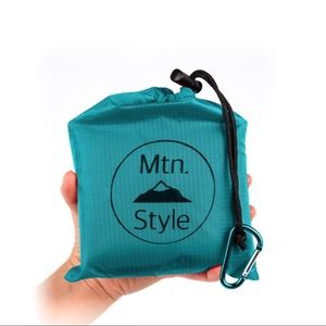 MTN STYLE Pocket Blanket
